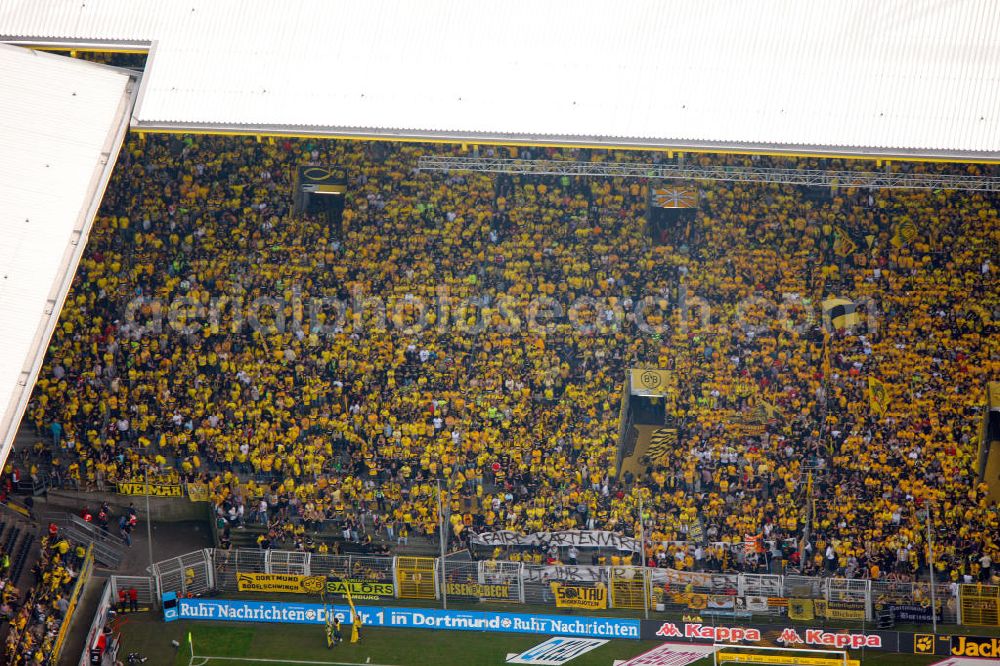 Aerial image Dortmund - Gelände des Borusseum , dem Stadion Signal Iduna Park anläßlich des Spiels BVB gegen Hertha BSC . Reception / championship celebration for the football team of Borussia Dortmund on Borusseum, the Signal Iduna Park Stadium.