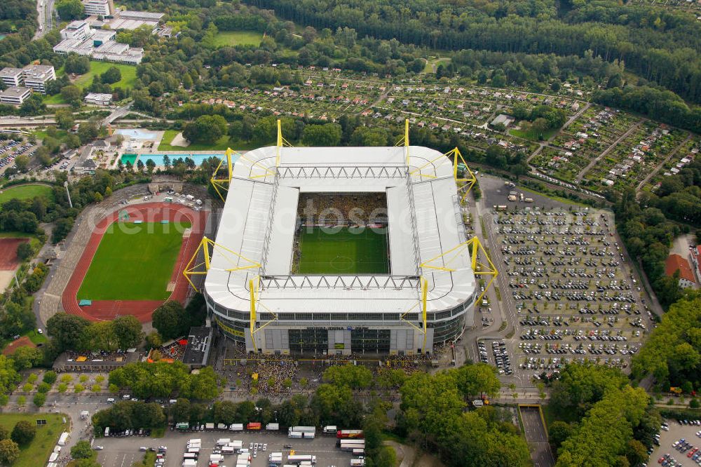 Aerial image Dortmund - Gelände des Borusseum , dem Stadion Signal Iduna Park anläßlich des Spiels BVB gegen Hertha BSC . Reception / championship celebration for the football team of Borussia Dortmund on Borusseum, the Signal Iduna Park Stadium.