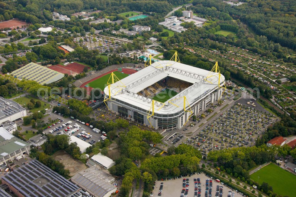 Dortmund from above - Gelände des Borusseum , dem Stadion Signal Iduna Park anläßlich des Spiels BVB gegen Hertha BSC . Reception / championship celebration for the football team of Borussia Dortmund on Borusseum, the Signal Iduna Park Stadium.