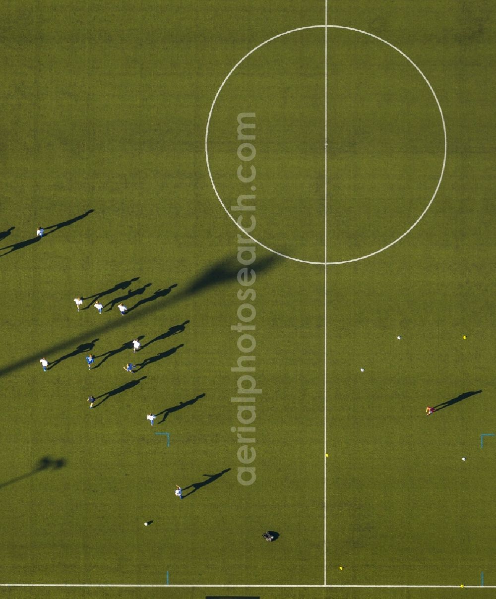 Aerial photograph Kleve - Football game on the center circle on the grass of the football field in the Gustav Hoffmann Stadium in Kleve in North Rhine-Westphalia