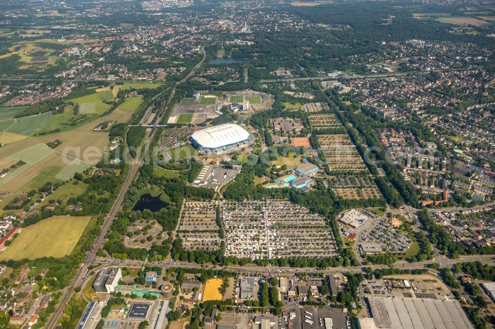 Gelsenkirchen from the bird's eye view: Football stadium Veltins Arena Auf Schalke of the football club Schalke 04 in Gelsenkirchen in the state of North Rhine-Westphalia. The roof is closed