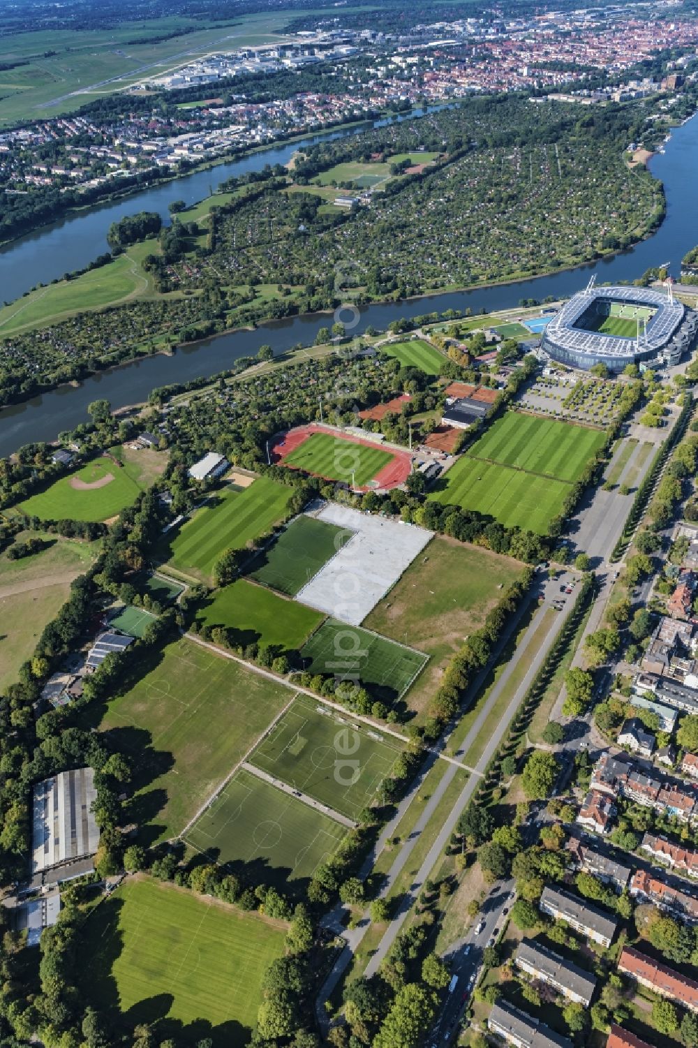 Aerial photograph Bremen - Football stadium of the football club Werder Bremen on Franz-Boehmert-Strasse in the district Peterswerder in Bremen, Germany