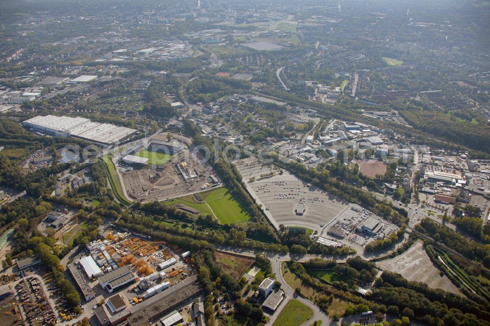 Essen from the bird's eye view: Umbau des Areales am Georg-Melches-Stadion vom Fußballclub Rot-Weiss Essen in der Stadt Essen, Nordrhein-Westfalen. Es wird ein neues Fußballstadion, welches ca. 20000 Zuschauern Platz bieten soll, leicht versetzt in unmittelbarer Nachbarschaft gebaut. Für die Arbeiten wurde das Bauunternehmen Köster Bau AG beauftragt. Construction of a modern football stadium at the Georg-Melches stadium in Essen, North Rhine-Westphalia.