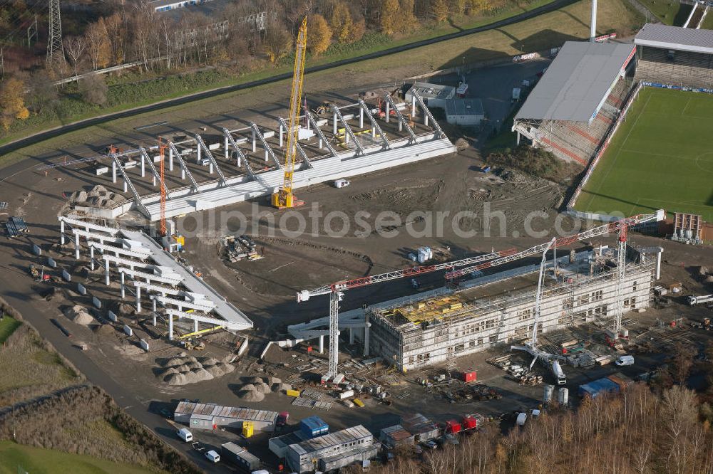 Aerial photograph Essen - Umbau des Areales am Georg-Melches-Stadion vom Fußballclub Rot-Weiss Essen in der Stadt Essen, Nordrhein-Westfalen. Es wird ein neues Fußballstadion, welches ca. 20000 Zuschauern Platz bieten soll, leicht versetzt in unmittelbarer Nachbarschaft gebaut. Für die Arbeiten wurde das Bauunternehmen Köster Bau AG beauftragt. Construction of a modern football stadium at the Georg-Melches stadium in Essen, North Rhine-Westphalia.