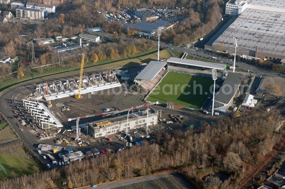 Essen from the bird's eye view: Umbau des Areales am Georg-Melches-Stadion vom Fußballclub Rot-Weiss Essen in der Stadt Essen, Nordrhein-Westfalen. Es wird ein neues Fußballstadion, welches ca. 20000 Zuschauern Platz bieten soll, leicht versetzt in unmittelbarer Nachbarschaft gebaut. Für die Arbeiten wurde das Bauunternehmen Köster Bau AG beauftragt. Construction of a modern football stadium at the Georg-Melches stadium in Essen, North Rhine-Westphalia.