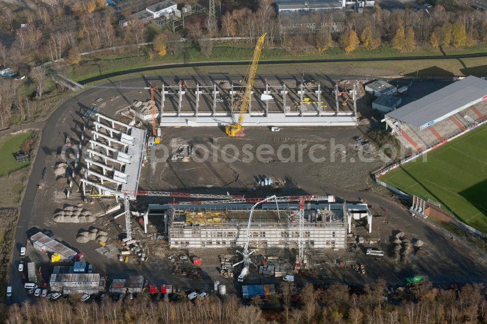 Aerial image Essen - Umbau des Areales am Georg-Melches-Stadion vom Fußballclub Rot-Weiss Essen in der Stadt Essen, Nordrhein-Westfalen. Es wird ein neues Fußballstadion, welches ca. 20000 Zuschauern Platz bieten soll, leicht versetzt in unmittelbarer Nachbarschaft gebaut. Für die Arbeiten wurde das Bauunternehmen Köster Bau AG beauftragt. Construction of a modern football stadium at the Georg-Melches stadium in Essen, North Rhine-Westphalia.