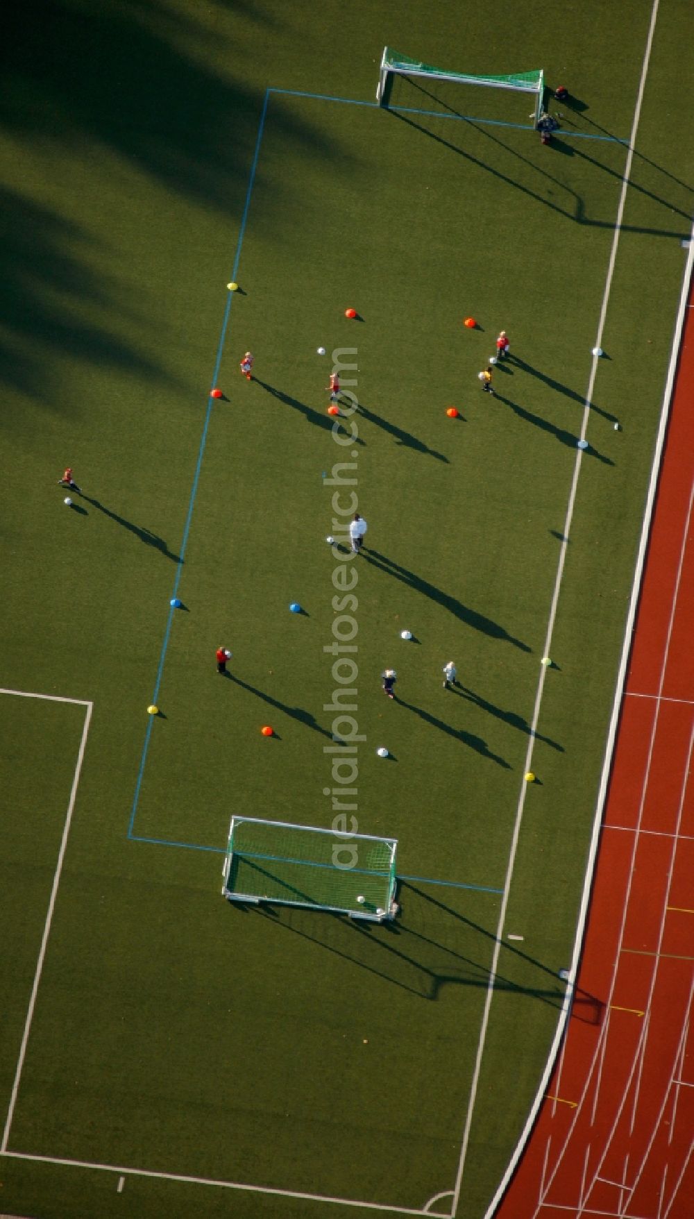 Aerial photograph Marl - Trainig football on the sports complex of the sports field Hagenstrasse in Marl in North Rhine-Westphalia