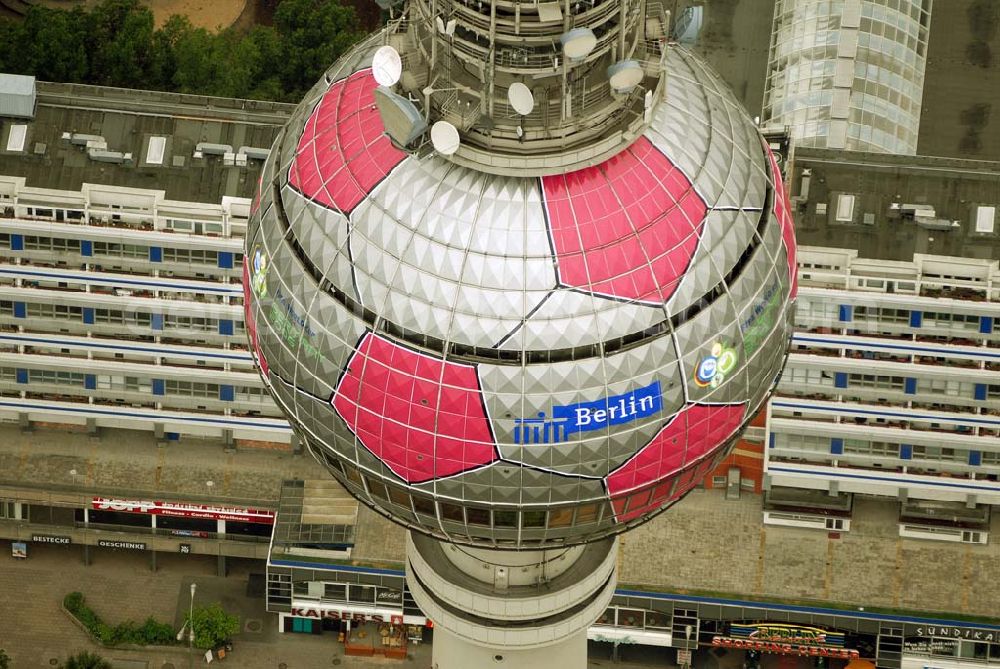 Berlin from the bird's eye view: Blick auf die Fußballwerbung auf dem Berliner Fernsehturm