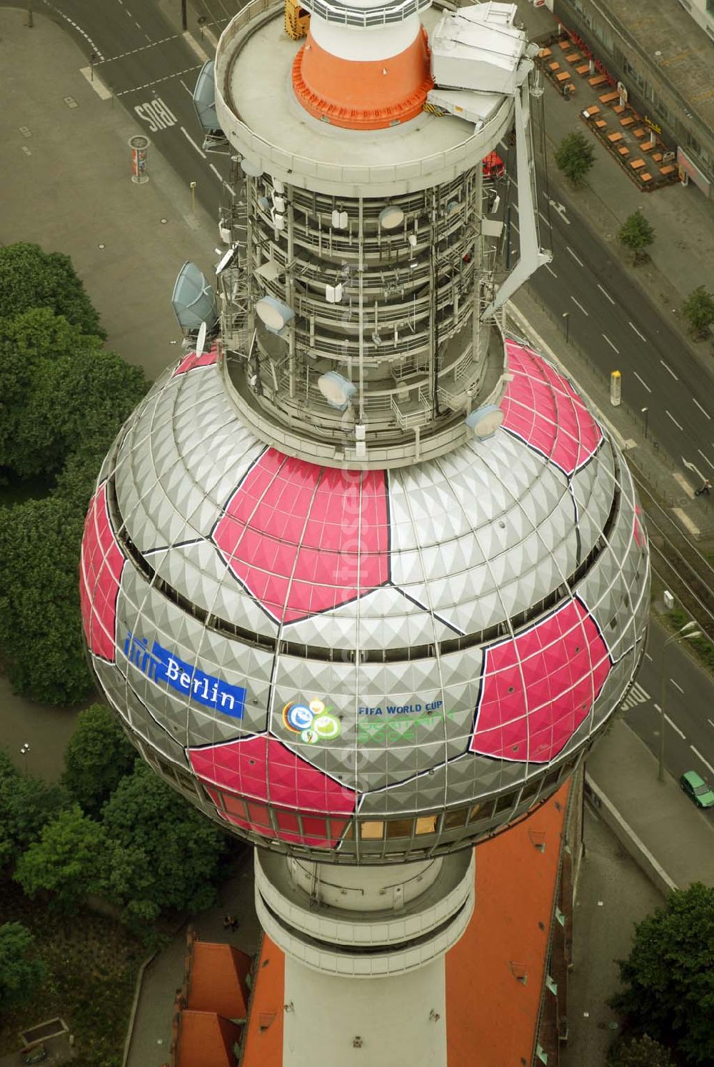 Berlin from the bird's eye view: Blick auf die Fußballwerbung auf dem Berliner Fernsehturm