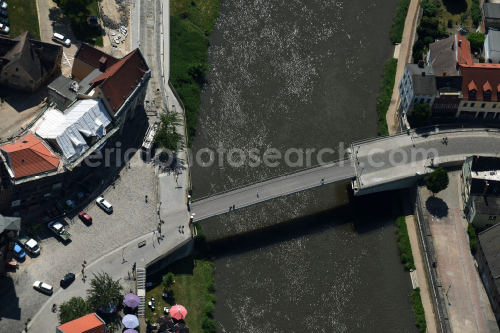 Bernburg (Saale) from the bird's eye view: Pedestrian bridge Marktbruecke across the river Saale in Bernburg (Saale) in the state of Saxony-Anhalt