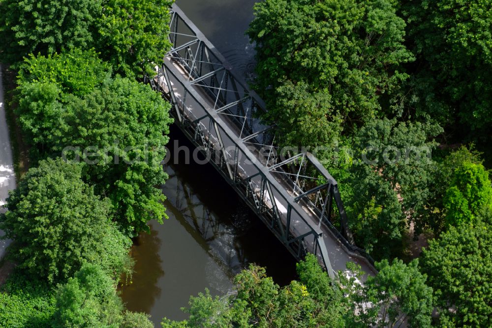 Aerial image Hannover - River - bridge construction about the Leine on street Am Leinewehr in the district Wuelfel in Hannover in the state Lower Saxony, Germany