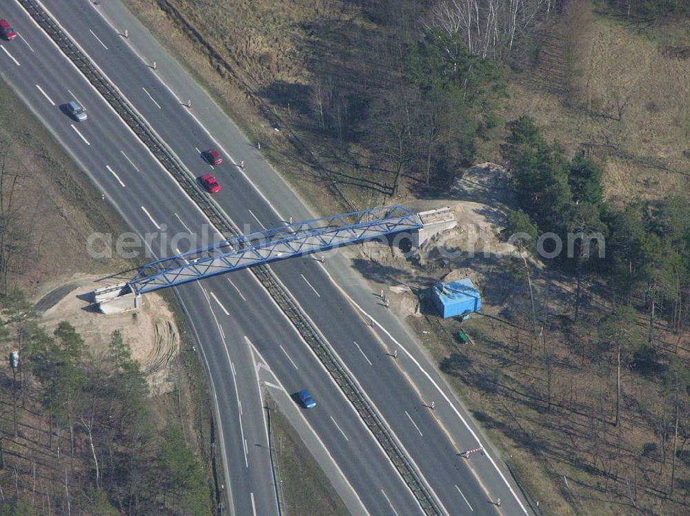 Aerial image Babelsberg - Bau einer Fußgängerbrücke an der Nuthe, Schnellstraße am Autobahnabfahrt Babelsberg durch die Firma Schälerbau GmbH