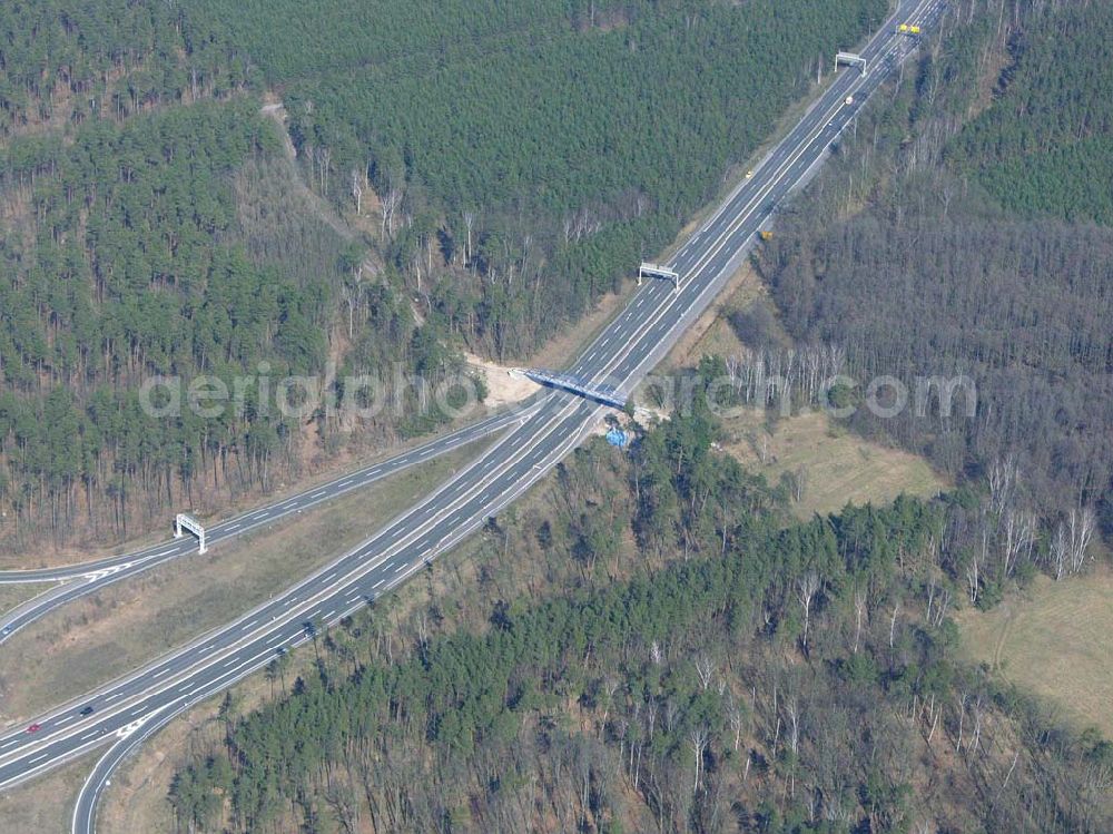 Babelsberg from the bird's eye view: Bau einer Fußgängerbrücke an der Nuthe, Schnellstraße am Autobahnabfahrt Babelsberg durch die Firma Schälerbau GmbH