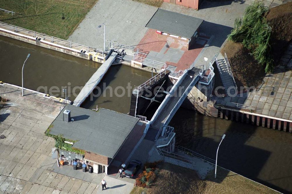 Aerial photograph Wusterwitz - Blick auf die Fußgängerbrücke Wusterwitz am Elbe-Havel-Kanal.