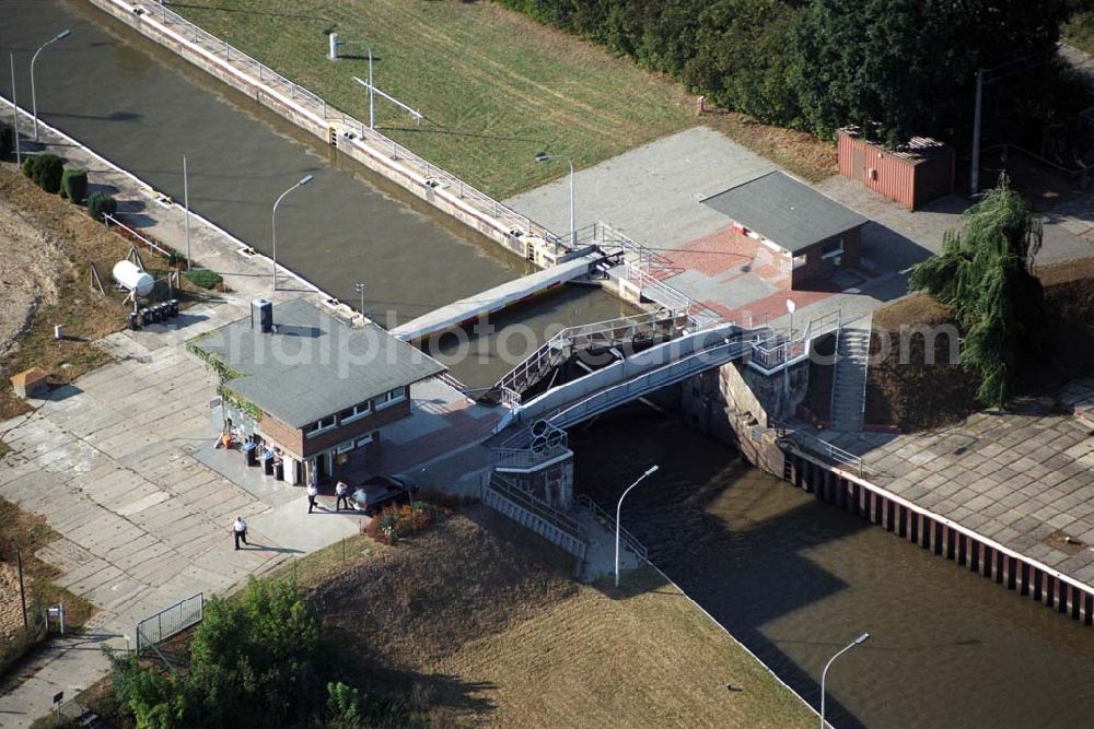 Wusterwitz from above - Blick auf die Fußgängerbrücke Wusterwitz am Elbe-Havel-Kanal.