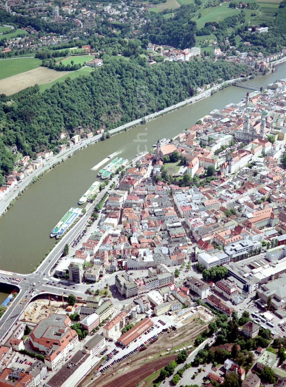 Aerial photograph Passau / Bayern - Fußgängerzone in der Altstadt von Passau am Hauptbahnhof. Eine Planungsfläche der ECE-Projektmanagement GmbH Hamburg.