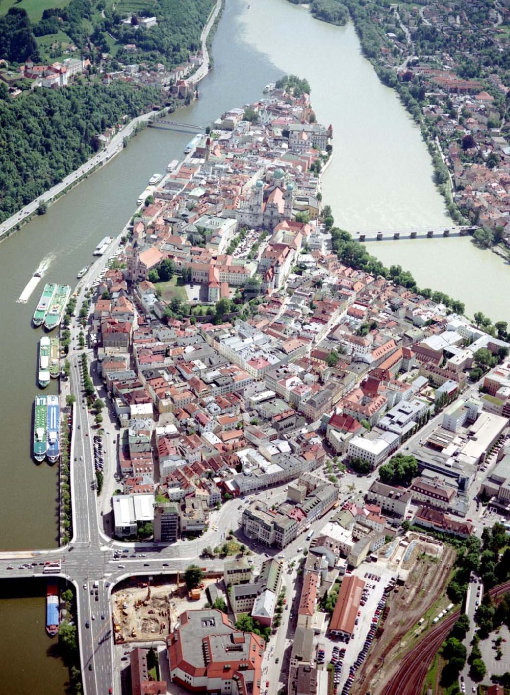 Passau / Bayern from above - Fußgängerzone in der Altstadt von Passau am Hauptbahnhof. Eine Planungsfläche der ECE-Projektmanagement GmbH Hamburg.