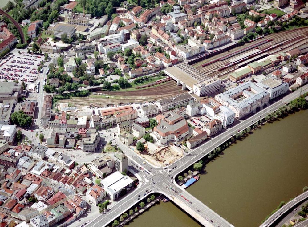 Aerial photograph Passau / Bayern - Fußgängerzone in der Altstadt von Passau am Hauptbahnhof. Eine Planungsfläche der ECE-Projektmanagement GmbH Hamburg.