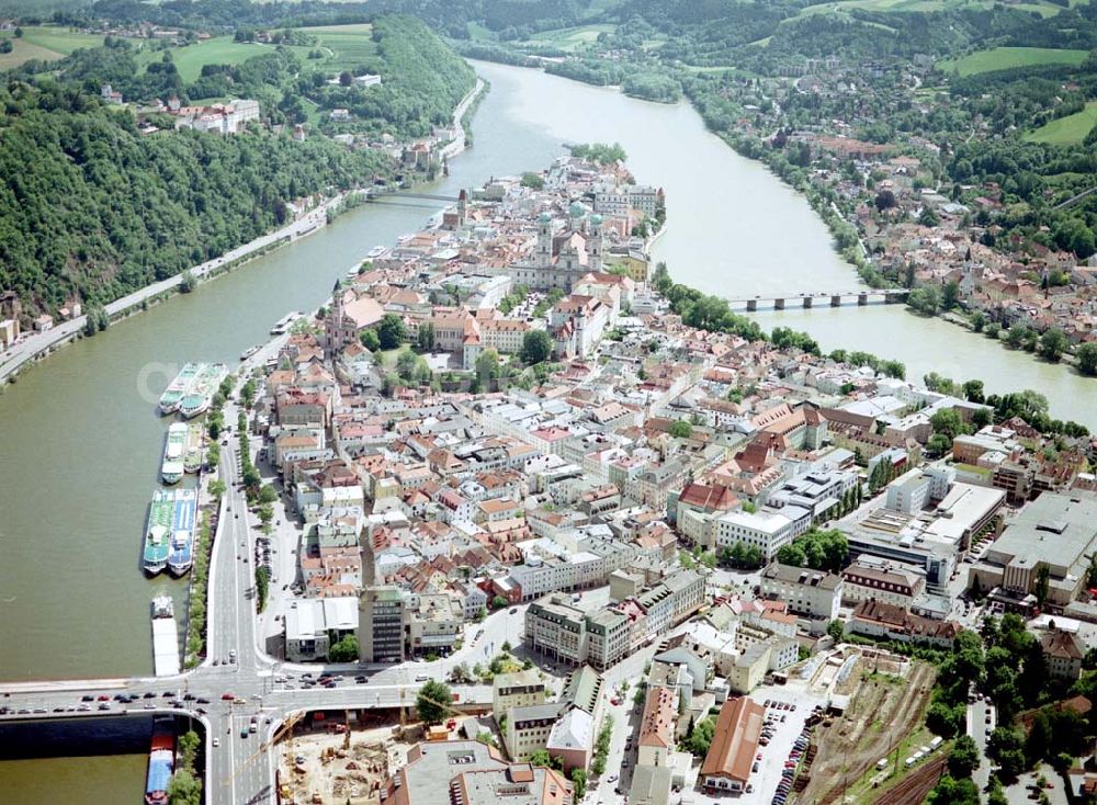 Aerial image Passau / Bayern - Fußgängerzone in der Altstadt von Passau am Hauptbahnhof. Eine Planungsfläche der ECE-Projektmanagement GmbH Hamburg.