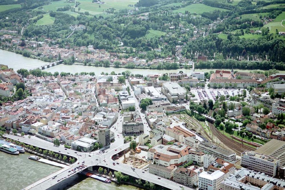 Aerial photograph Passau / Bayern - Fußgängerzone in der Altstadt von Passau am Hauptbahnhof. Eine Planungsfläche der ECE-Projektmanagement GmbH Hamburg.