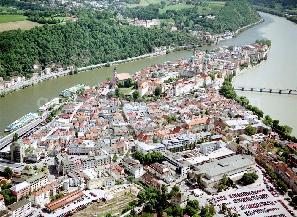 Passau / Bayern from above - Fußgängerzone in der Altstadt von Passau am Hauptbahnhof. Eine Planungsfläche der ECE-Projektmanagement GmbH Hamburg.