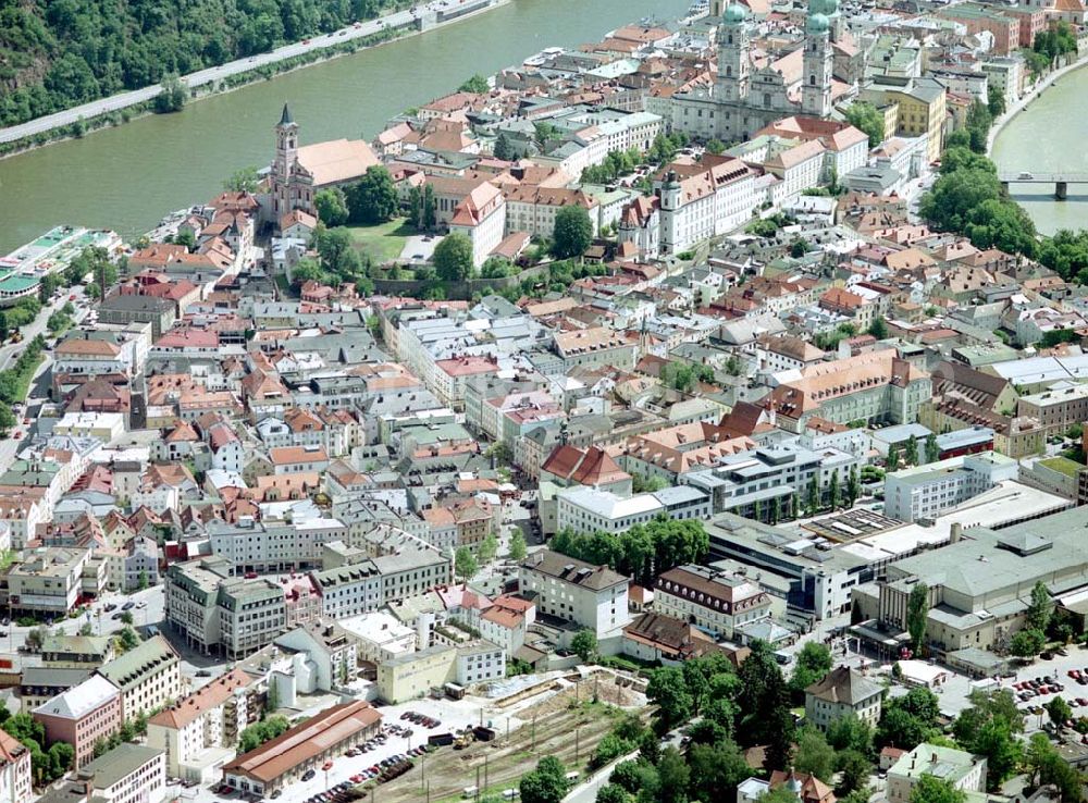 Passau / Bayern from the bird's eye view: Fußgängerzone in der Altstadt von Passau am Hauptbahnhof. Eine Planungsfläche der ECE-Projektmanagement GmbH Hamburg.