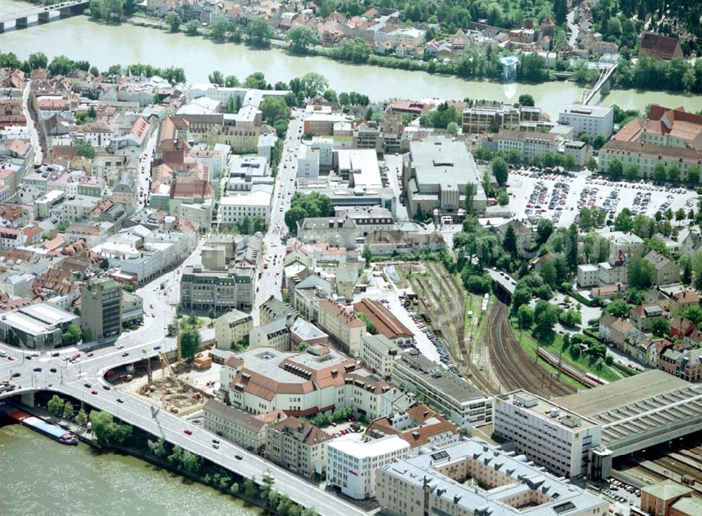 Aerial photograph Passau / Bayern - Fußgängerzone in der Altstadt von Passau am Hauptbahnhof. Eine Planungsfläche der ECE-Projektmanagement GmbH Hamburg.