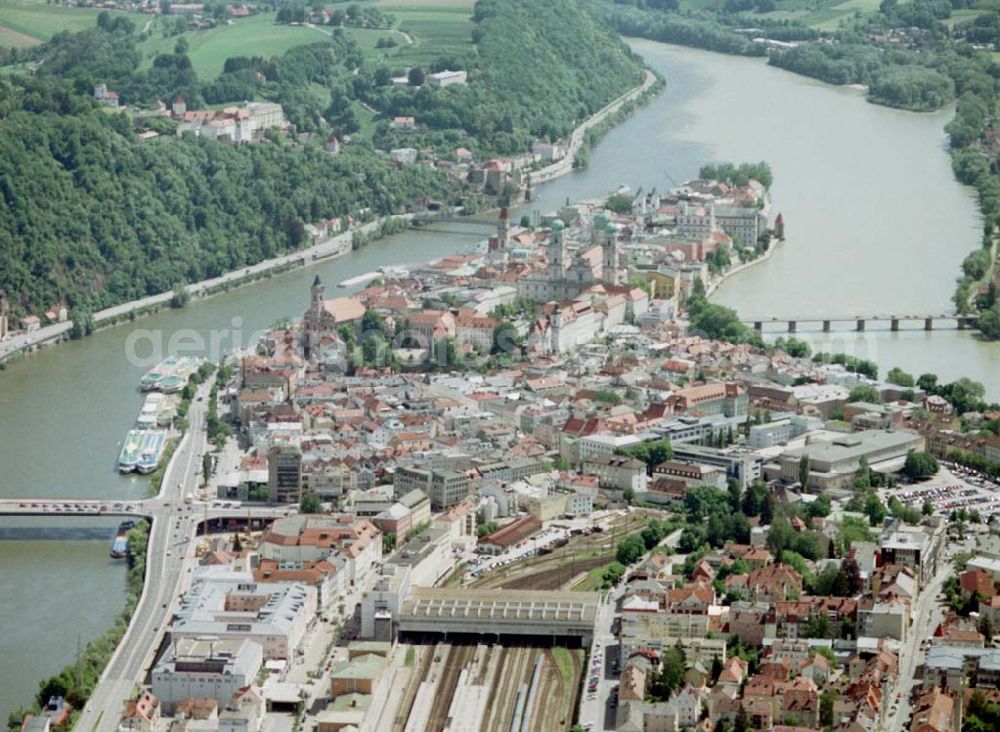 Aerial image Passau / Bayern - Fußgängerzone in der Altstadt von Passau am Hauptbahnhof. Eine Planungsfläche der ECE-Projektmanagement GmbH Hamburg.