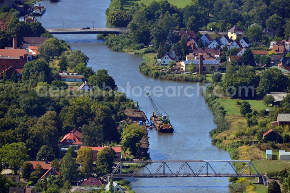 Aerial photograph Genthin - View over the pedestrian bridge and Genthiner road bridge over the Elbe-Havel-Canel in the state Saxony-Anhalt