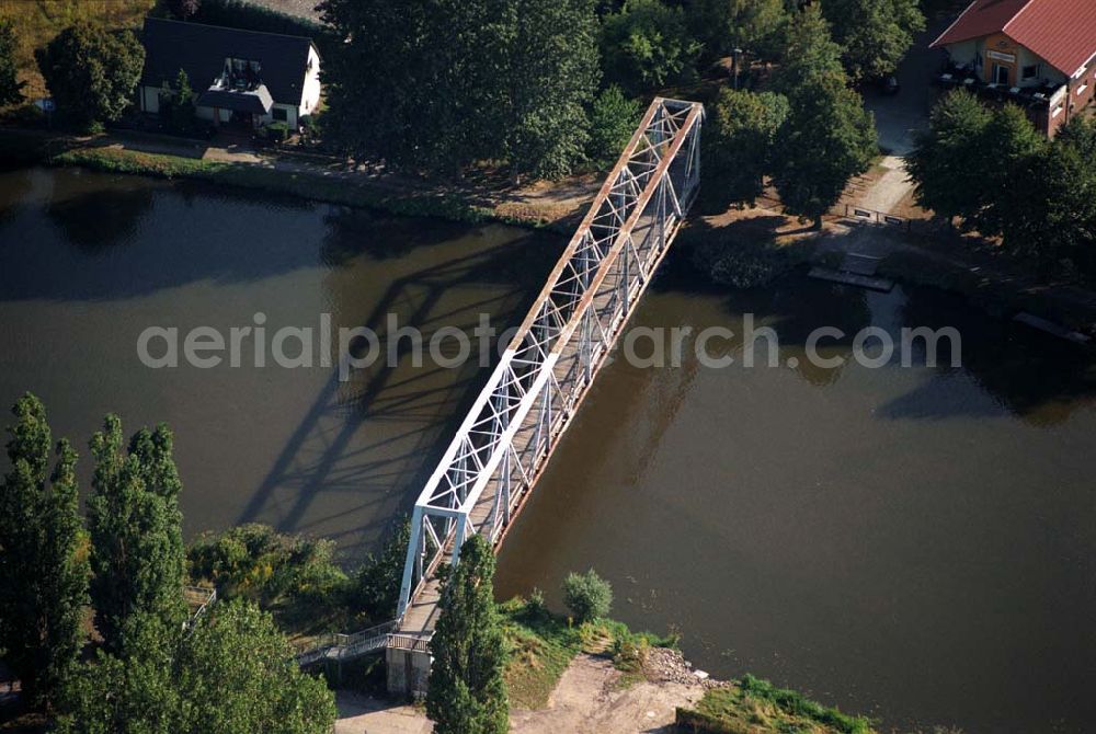 Genthin from the bird's eye view: Blick auf die Fußwegbrücke Genthin