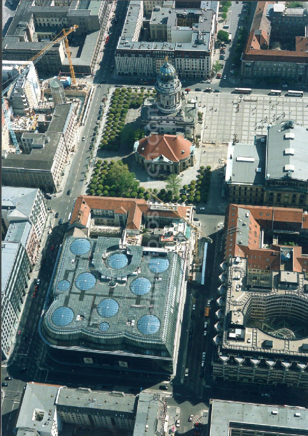 Berlin from the bird's eye view: Galeries Lafayette (Quartier 207) an der Friedrichstraße in Berlin-Mitte.