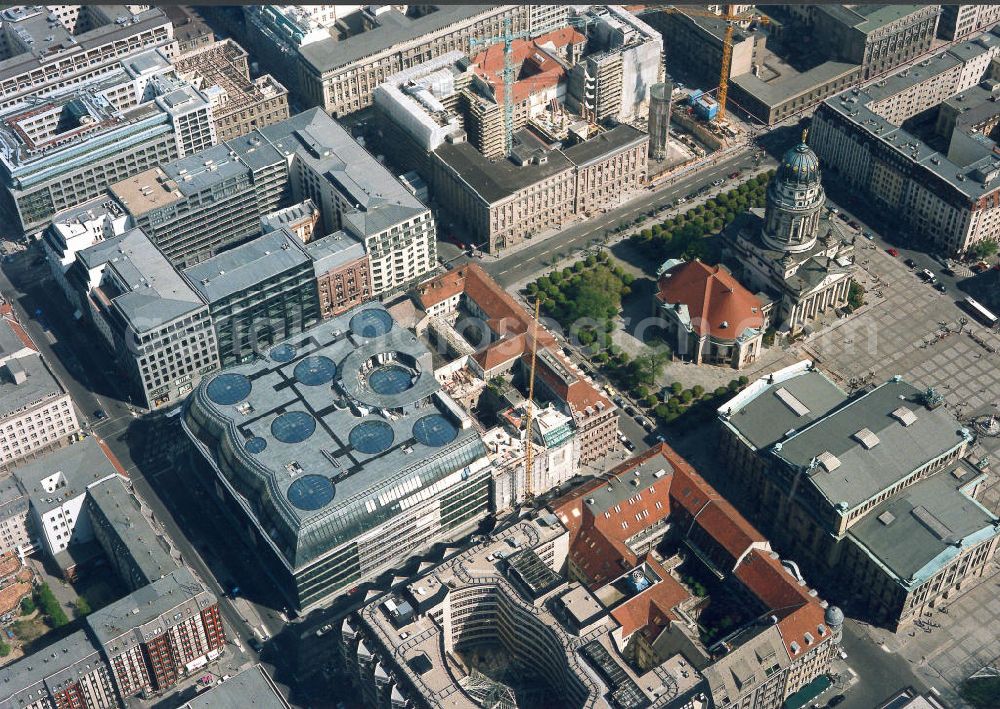 Berlin from the bird's eye view: Galeries Lafayette (Quartier 207) an der Friedrichstraße in Berlin-Mitte.