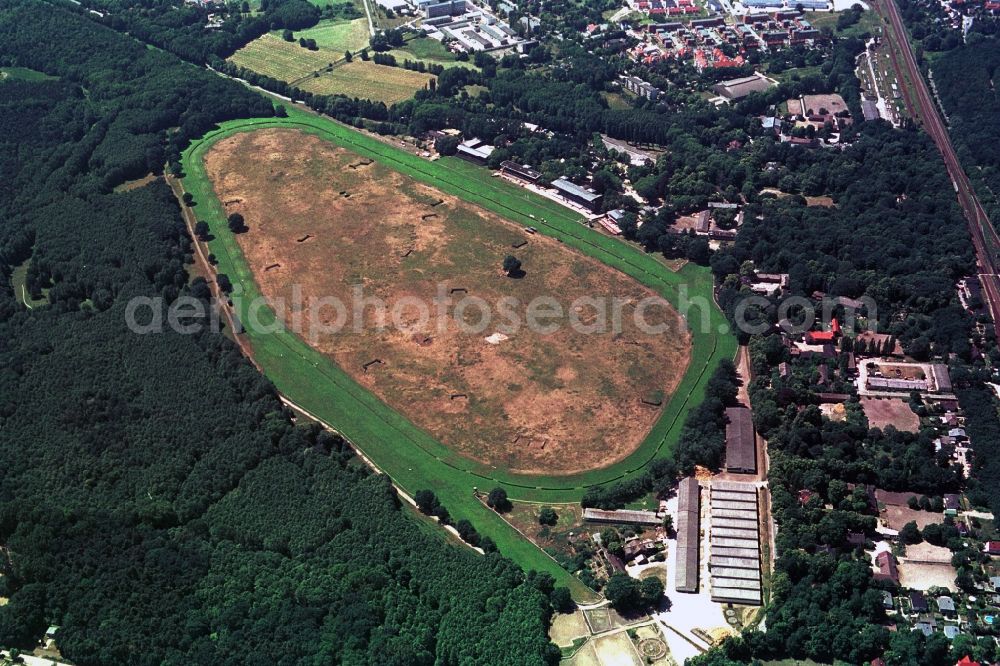 Hoppegarten from the bird's eye view: For nearly 150 are in Hoppe garden in the state of Brandenburg racecourse Hoppe garden. On the 430-acre site, which is under protection still find regular horse races