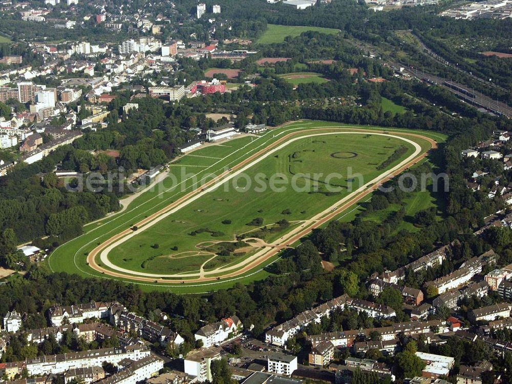 Köln from above - 29.08.2005 Köln (NRW) Blick auf die Galopprennbahn im Stadtteil Weiden-Pesch im Kölner Norden. KÖLNER RENN-VEREIN 1897 E.V., Rennbahnstraße 152, 50737 Köln, Telefon: (0221) 9 74 50 50, Telefax: (0221) 9 74 50 55, E-Mail: kontakt@koeln-galopp.de