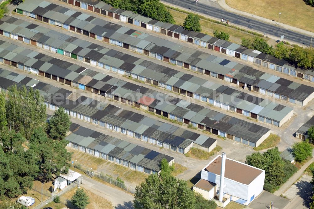 Aerial photograph Eisenhüttenstadt - Garages - grounds for automobiles in Eisenhuettenstadt in the state Brandenburg