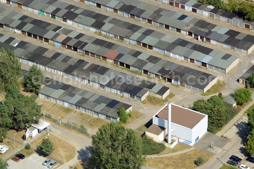 Eisenhüttenstadt from above - Garages - grounds for automobiles in Eisenhuettenstadt in the state Brandenburg