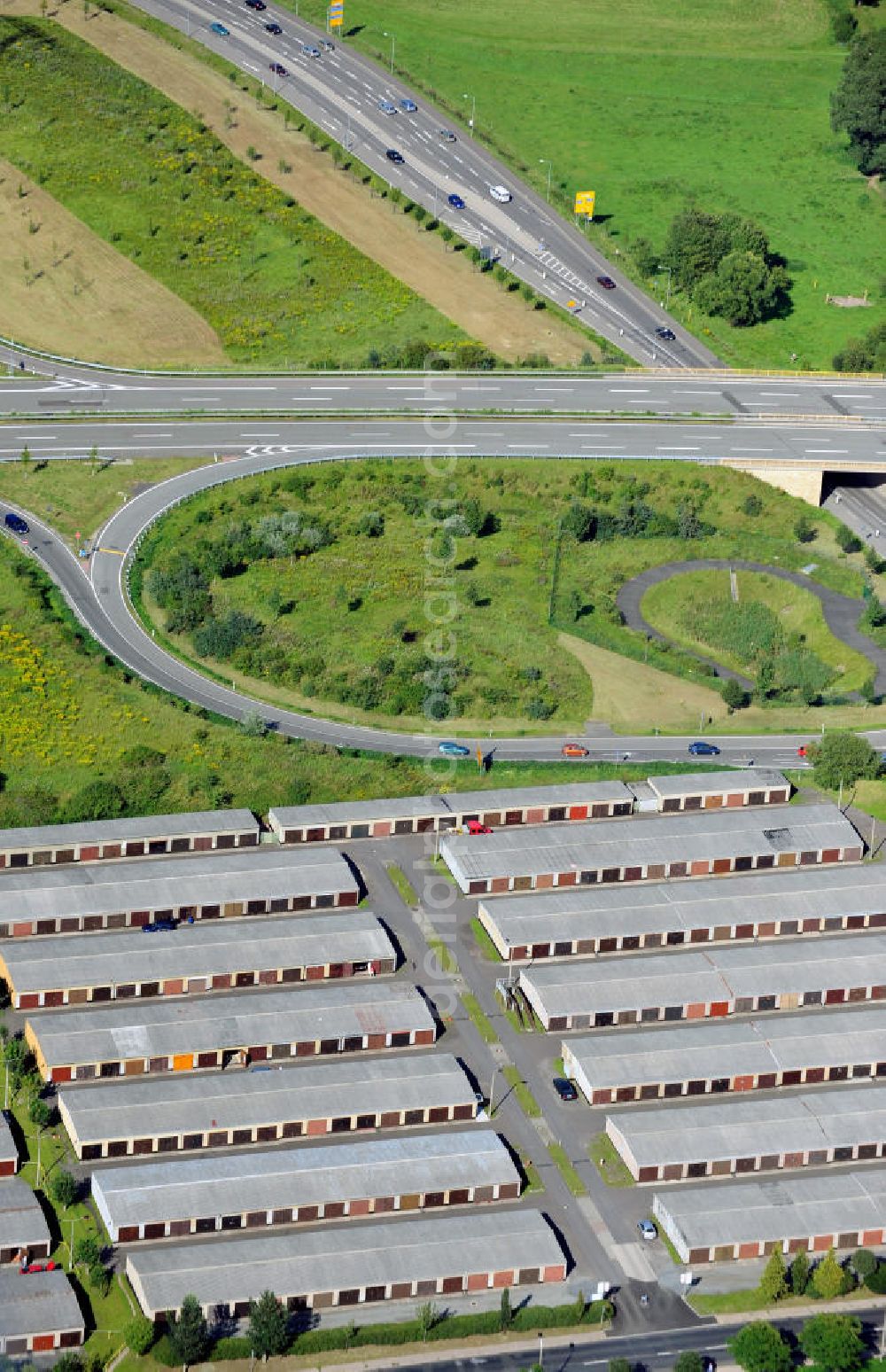 Aerial photograph Eisenach - Garagenkomplex in Eisenach Thüringen an der Tongrube Ecke Mühlhäuser Straße. The complex of garages in Eisenach Thuringia in the Tongrube at the edge of Mühlhauser Straße.