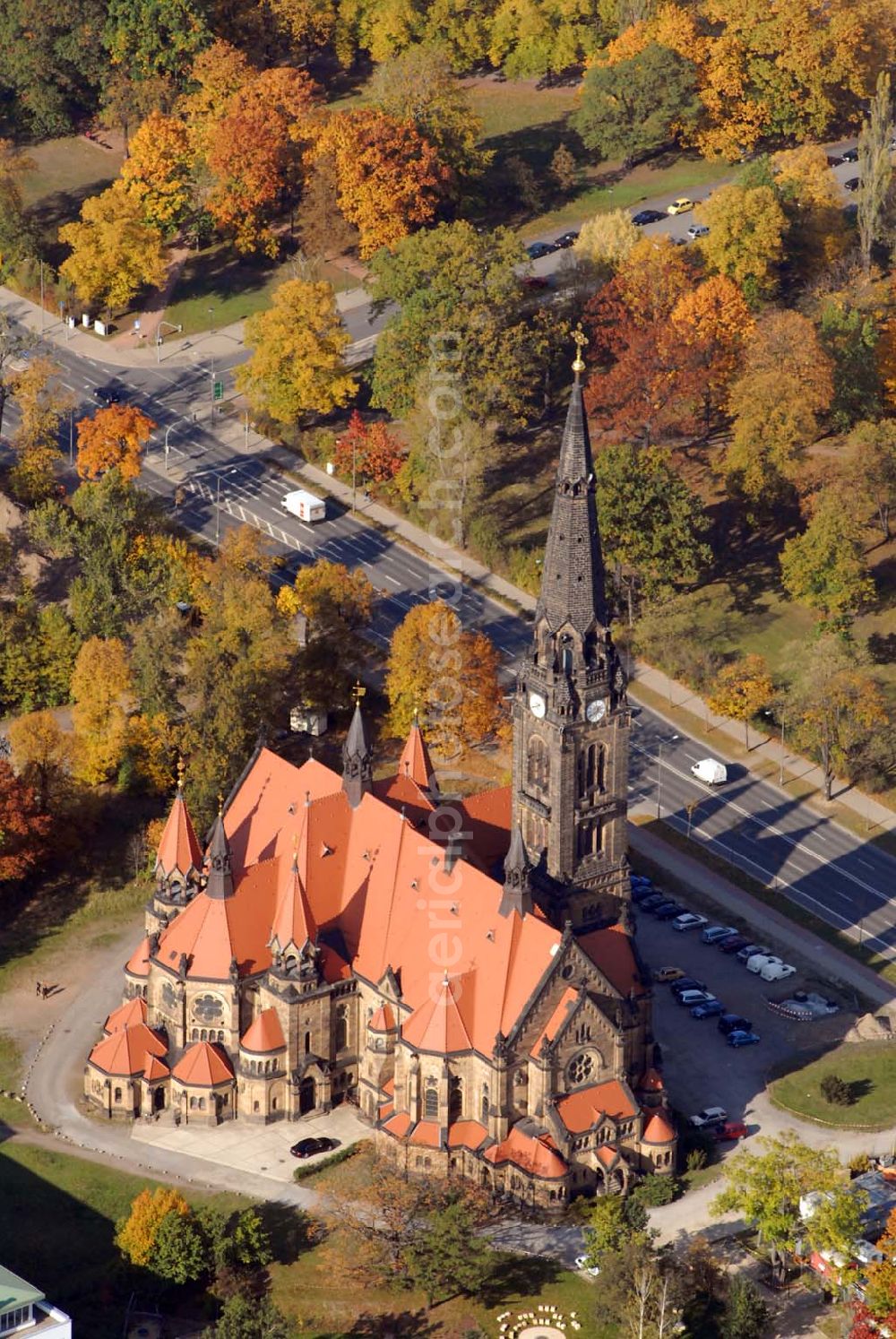 Aerial image Dresden - Blick auf die St. Martin Kirche in der Stauffenbergallee 9 in Dresden-Neustadt - ein reich gegliedertes Bauwerk in einem schönen Historismus-Stil. St. Franziskus Xaverius Dresden-Neustadt - An der St. Martin Kirche, Staufenbergallee 9, 01099 Dresden - Tel. 0351 5634030 - Fax 0351 5634039 - email: pfarrei@st-franziskus-xaverius-dresden.de