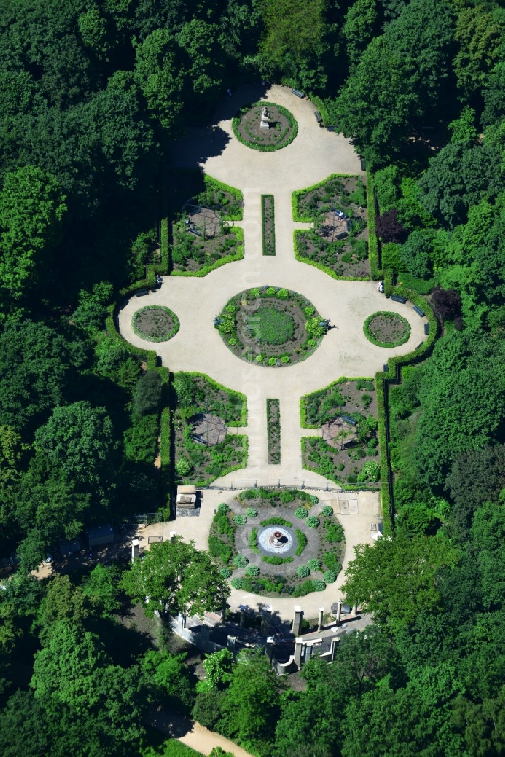 Berlin from above - Garden rose garden with fountain bowl in the Tiergarten of Berlin