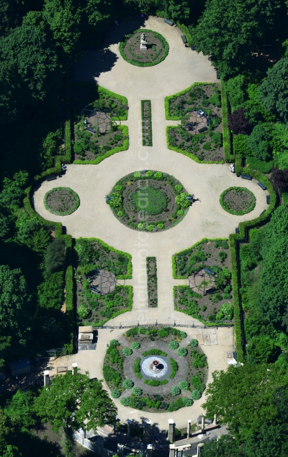 Aerial image Berlin - Garden rose garden with fountain bowl in the Tiergarten of Berlin