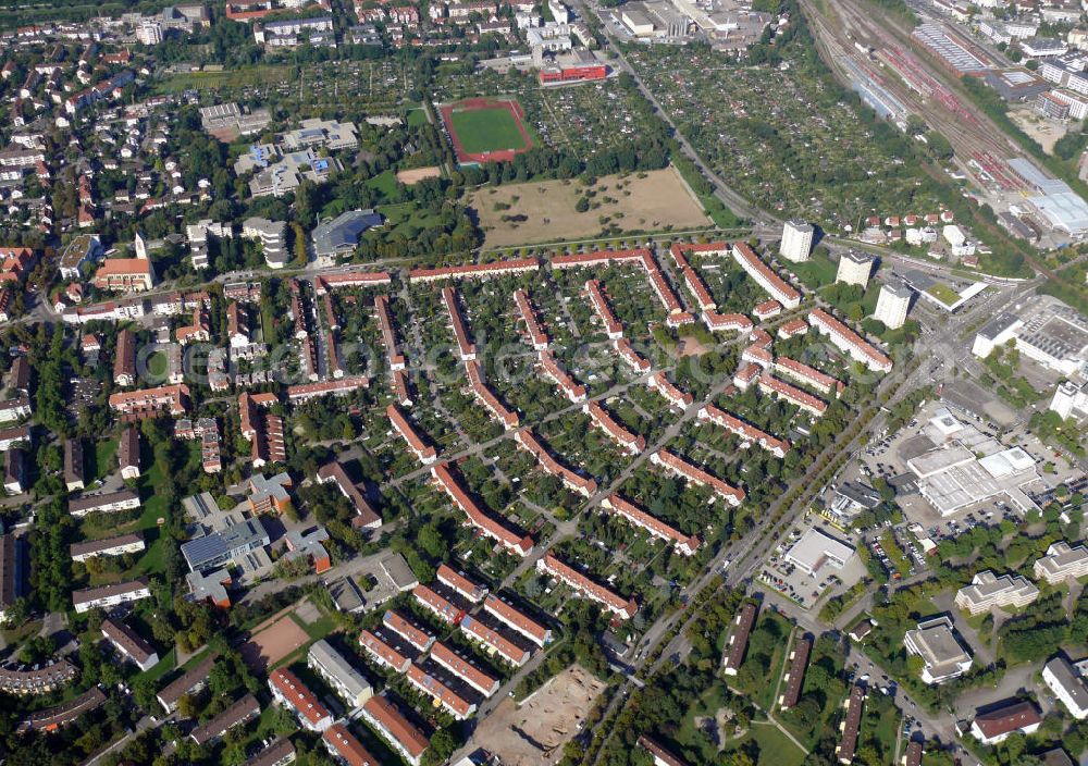 Aerial photograph Freiburg im Breisgau - Die Gartenstadt im Stadtteil Haslach in Freiburg, Baden-Württemberg. Sehr markant durch die fächerförmige Einfamilien-Reihenhaus-Bauweise. Es steht heute unter Denkmalschutz. The garden city in the district Haslach in Freiburg, Baden-Wuerttemberg. It's very remarkable due to the fan-shaped one family row house design. Nowadays it is listed as a historical monument.