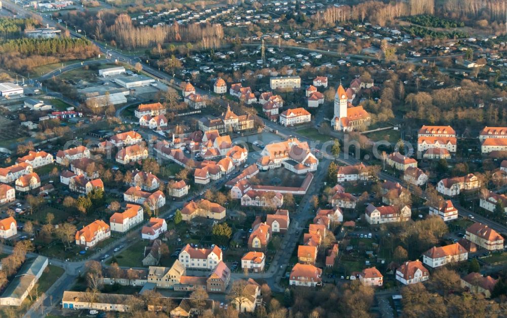 Senftenberg from above - The Garden City Marga is a factory estate with garden city character in Brieske at Senftenberg in the Federal State of Brandenburg. Was built the garden city from 1907 to 1915 as a workers colony of Ilse mining AG. Its name goes back to the pit opened in 1906 in Brieske Marga. Georg Heinsius von Mayenburg was the architect of the settlement