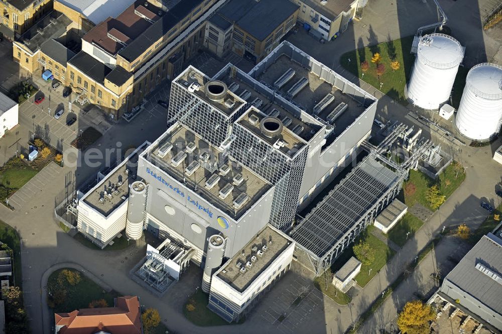 Aerial image Leipzig - Die Gas- und Dampfturbinenanlage der Stadtwerke Leipzig GmbH an der Erich-Weinert-Straße. Hier werden 200 Megawatt Fernwärme und 174 Megawatt Energie produziert. The gas and steam turbine plant of the Stadtwerke Leipzig GmbH at the Erich-Weinert-Strasse.