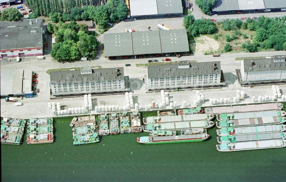 Aerial image Berlin - Spandau - GASAG-Verladehafen an der Havel