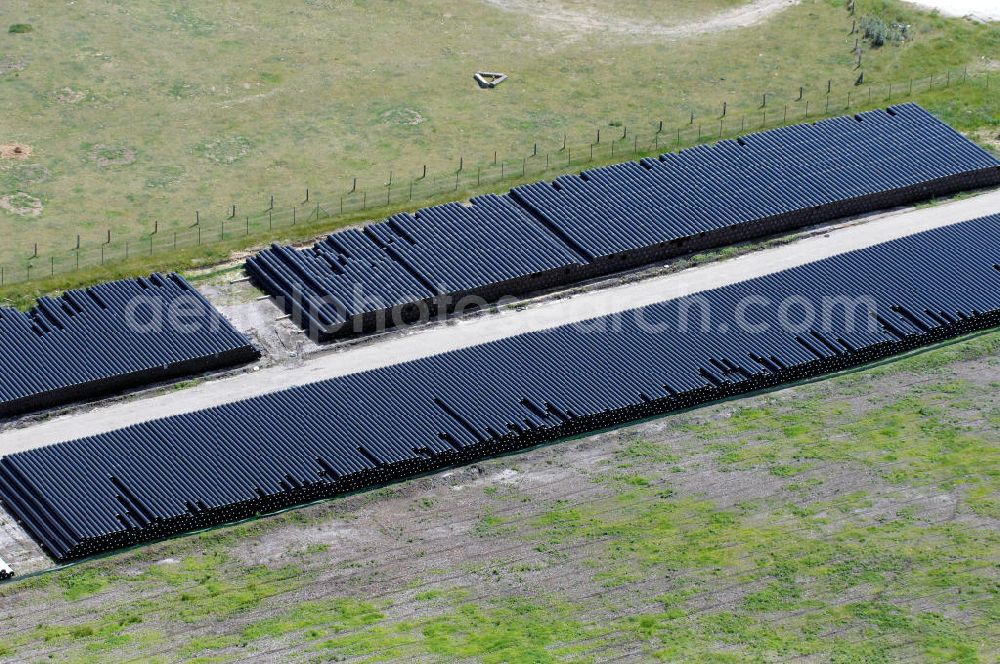 Lubmin from above - Blick auf die Lagerflächen für die angelieferten Gasleitungsrohre zur geplanten Ostseeleitung auf dem Gelände des Industriehafen Lubmin bei Greifswald. Die 1220 Kilometer lange Gastrasse der Nord Stream AG soll voraussichtlich 2010 mit Spezialschiffen vom russischen Vyborg nach Lubmin verlegt werden. Künftig sollen jährlich bis zu 55 Milliarden Kubikmeter Erdgas durch die geplanten beiden Leitungsstränge nach Europa fließen.