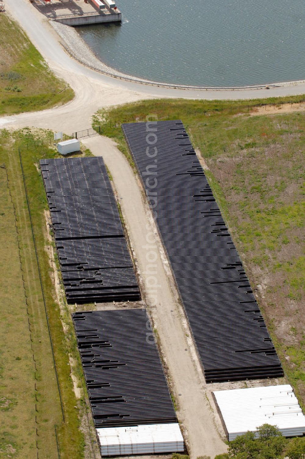 Aerial photograph Lubmin - Blick auf die Lagerflächen für die angelieferten Gasleitungsrohre zur geplanten Ostseeleitung auf dem Gelände des Industriehafen Lubmin bei Greifswald. Die 1220 Kilometer lange Gastrasse der Nord Stream AG soll voraussichtlich 2010 mit Spezialschiffen vom russischen Vyborg nach Lubmin verlegt werden. Künftig sollen jährlich bis zu 55 Milliarden Kubikmeter Erdgas durch die geplanten beiden Leitungsstränge nach Europa fließen.