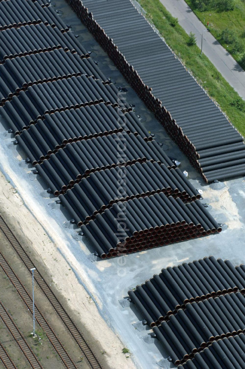 Aerial image MUKRAN - Blick auf die Lagerflächen für die angelieferten Gasleitungsrohre zur geplanten Ostseeleitung auf dem Gelände des Fährhafen Mukran bei Saßnitz auf der Insel Rügen. In den nächsten Monaten sollen insgesamt rund 65 000 Gasleitungssegmente per Bahn nach Mukran geliefert und dort auf mehreren Freiflächen deponiert werden. Im Hafengelände wird derzeit ein neues Werk der nordfranzösischen Firma EUPEC errichtet, in dem die 12,20 Meter langen Rohrsegmente vor ihrer Verlegung in der Ostsee mit Schwerbeton ummantelt werden sollen. Die 1220 Kilometer lange Gastrasse der Nord Stream AG soll voraussichtlich 2010 mit Spezialschiffen vom russischen Vyborg nach Lubmin verlegt werden. Künftig sollen jährlich bis zu 55 Milliarden Kubikmeter Erdgas durch die geplanten beiden Leitungsstränge nach Europa fließen.