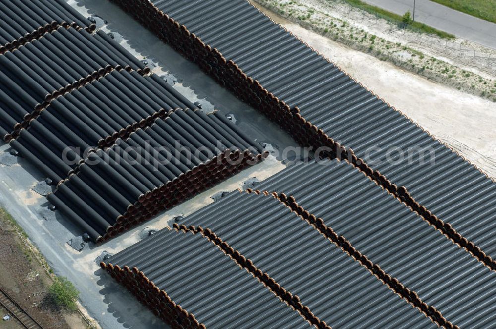 MUKRAN from above - Blick auf die Lagerflächen für die angelieferten Gasleitungsrohre zur geplanten Ostseeleitung auf dem Gelände des Fährhafen Mukran bei Saßnitz auf der Insel Rügen. In den nächsten Monaten sollen insgesamt rund 65 000 Gasleitungssegmente per Bahn nach Mukran geliefert und dort auf mehreren Freiflächen deponiert werden. Im Hafengelände wird derzeit ein neues Werk der nordfranzösischen Firma EUPEC errichtet, in dem die 12,20 Meter langen Rohrsegmente vor ihrer Verlegung in der Ostsee mit Schwerbeton ummantelt werden sollen. Die 1220 Kilometer lange Gastrasse der Nord Stream AG soll voraussichtlich 2010 mit Spezialschiffen vom russischen Vyborg nach Lubmin verlegt werden. Künftig sollen jährlich bis zu 55 Milliarden Kubikmeter Erdgas durch die geplanten beiden Leitungsstränge nach Europa fließen.