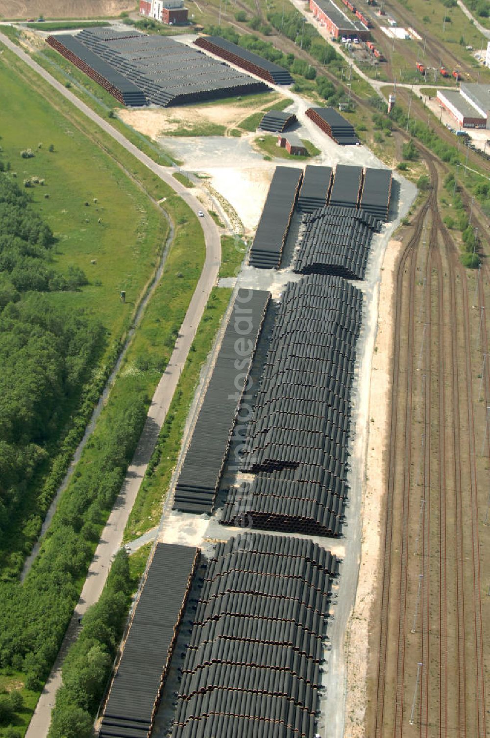 Aerial image MUKRAN - Blick auf die Lagerflächen für die angelieferten Gasleitungsrohre zur geplanten Ostseeleitung auf dem Gelände des Fährhafen Mukran bei Saßnitz auf der Insel Rügen. In den nächsten Monaten sollen insgesamt rund 65 000 Gasleitungssegmente per Bahn nach Mukran geliefert und dort auf mehreren Freiflächen deponiert werden. Im Hafengelände wird derzeit ein neues Werk der nordfranzösischen Firma EUPEC errichtet, in dem die 12,20 Meter langen Rohrsegmente vor ihrer Verlegung in der Ostsee mit Schwerbeton ummantelt werden sollen. Die 1220 Kilometer lange Gastrasse der Nord Stream AG soll voraussichtlich 2010 mit Spezialschiffen vom russischen Vyborg nach Lubmin verlegt werden. Künftig sollen jährlich bis zu 55 Milliarden Kubikmeter Erdgas durch die geplanten beiden Leitungsstränge nach Europa fließen.