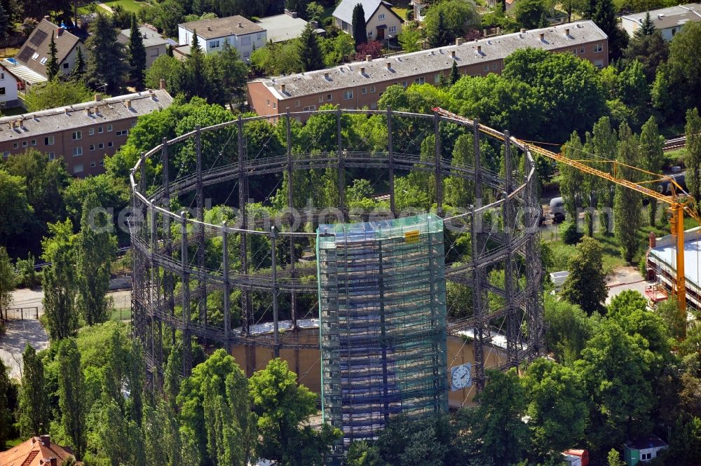 Berlin from the bird's eye view: Industrial monument gas holder on the gas works Mariendorf at the street Lankwitzer Strasse in the district Tempelhof-Schoeneberg